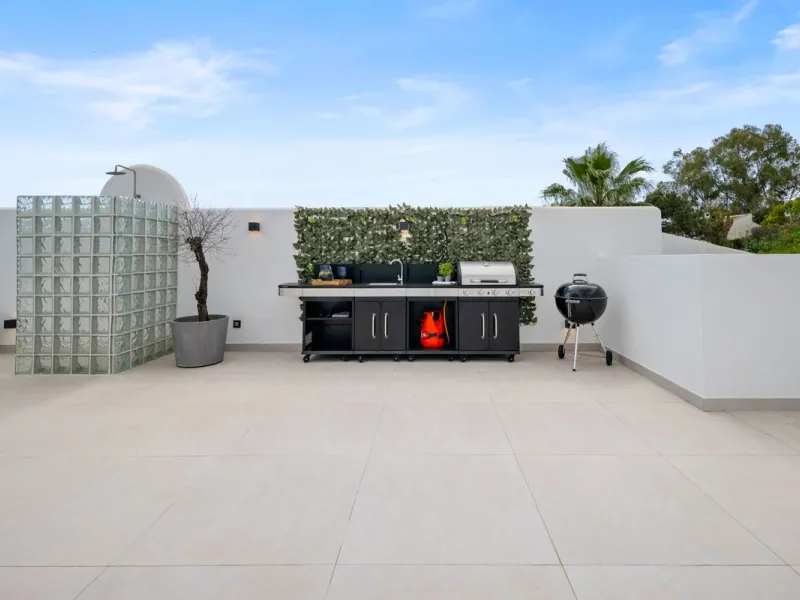 Nestled in a quiet residential area of La Quinta, this exquisitely renovated two-bedroom penthouse blends contemporary elegance with comfort and panoramic scenery. Just moments from the renowned La Quinta Golf Club, along with a 5-star spa and a state-of-