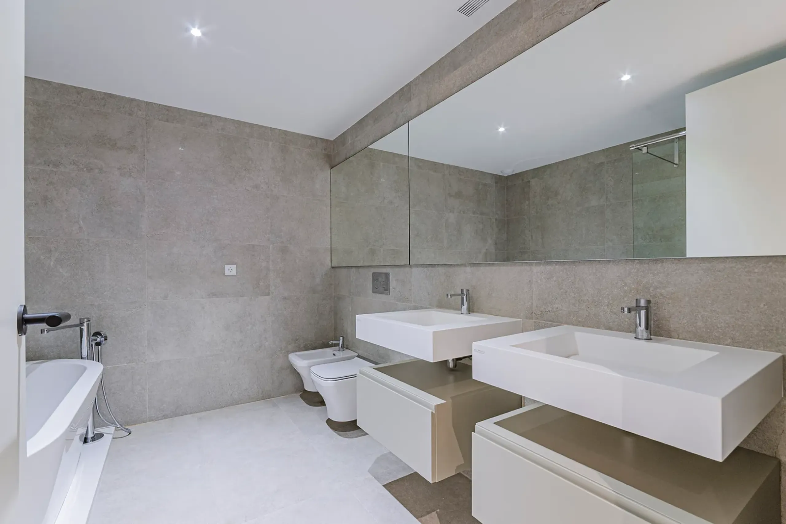 Renovated Apartment on Paseo de Gracia, Barcelona