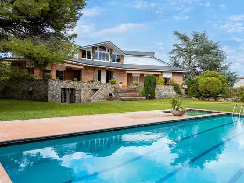 Magnificent Villa Near Golf Course in Montornes del Valles, Barcelona
