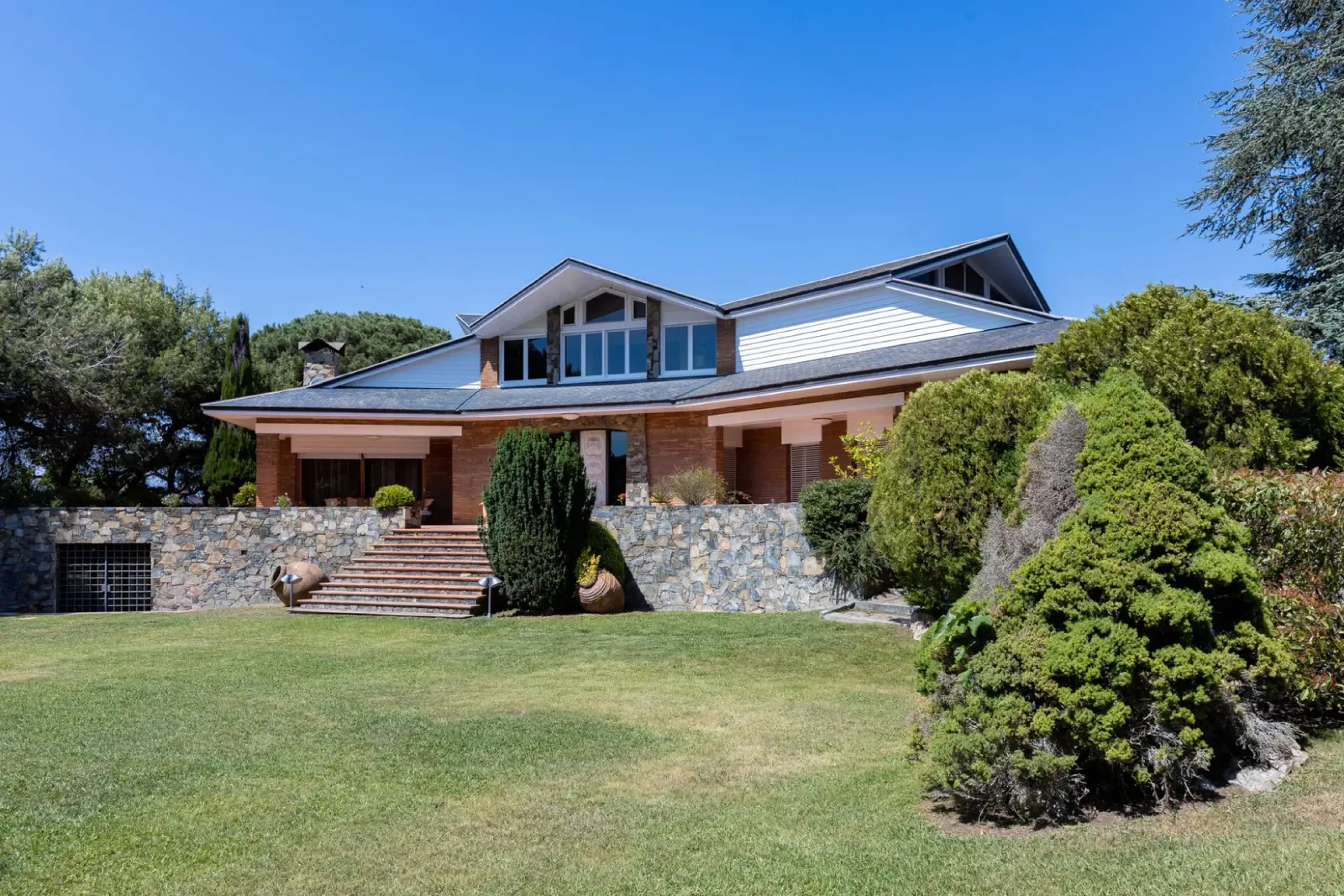 Magnificent Villa Near Golf Course in Montornes del Valles, Barcelona