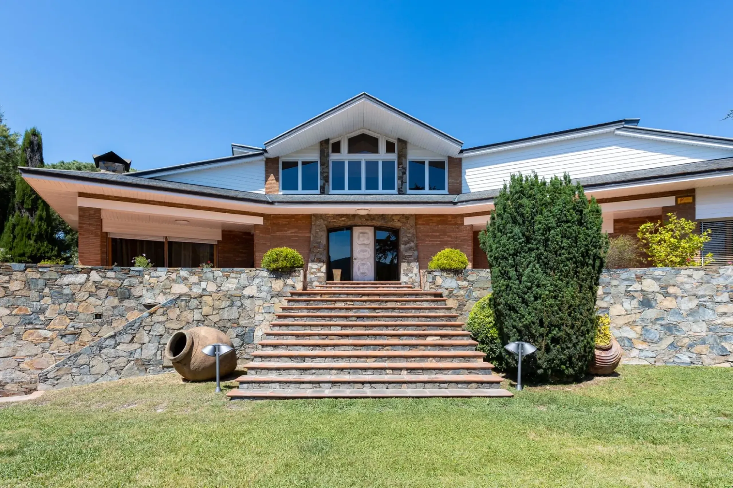 Magnificent Villa Near Golf Course in Montornes del Valles, Barcelona