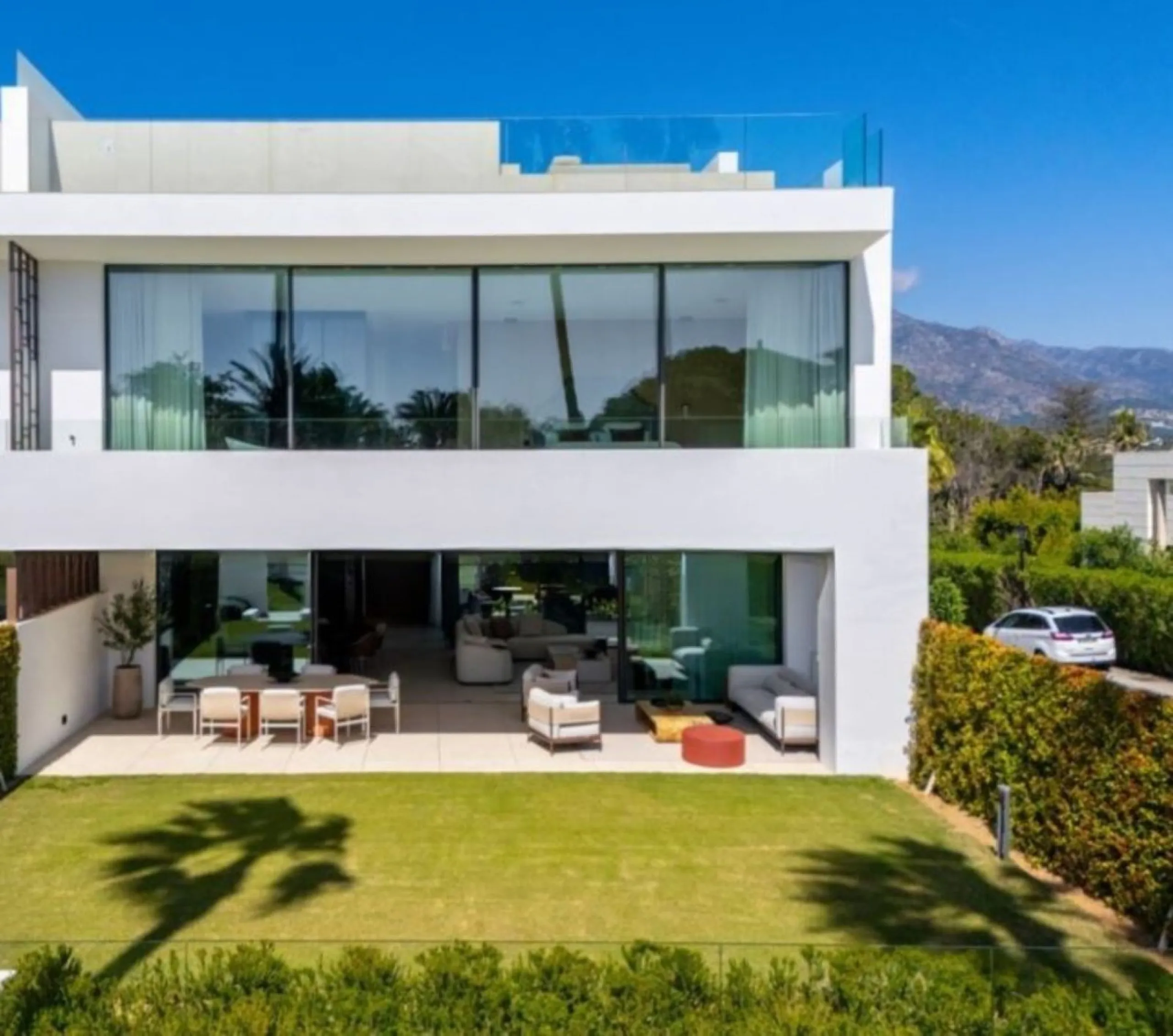 Contemporary Semi-Detached Villa in Atalaya Río Verde