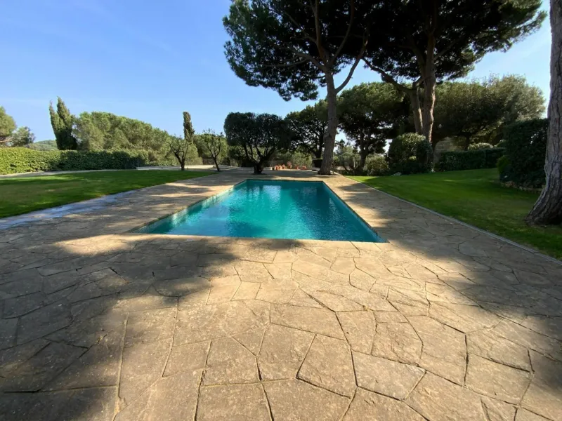 Exclusive Estate with Large Plot in Sant Andreu de Llavaneras, Barcelona
