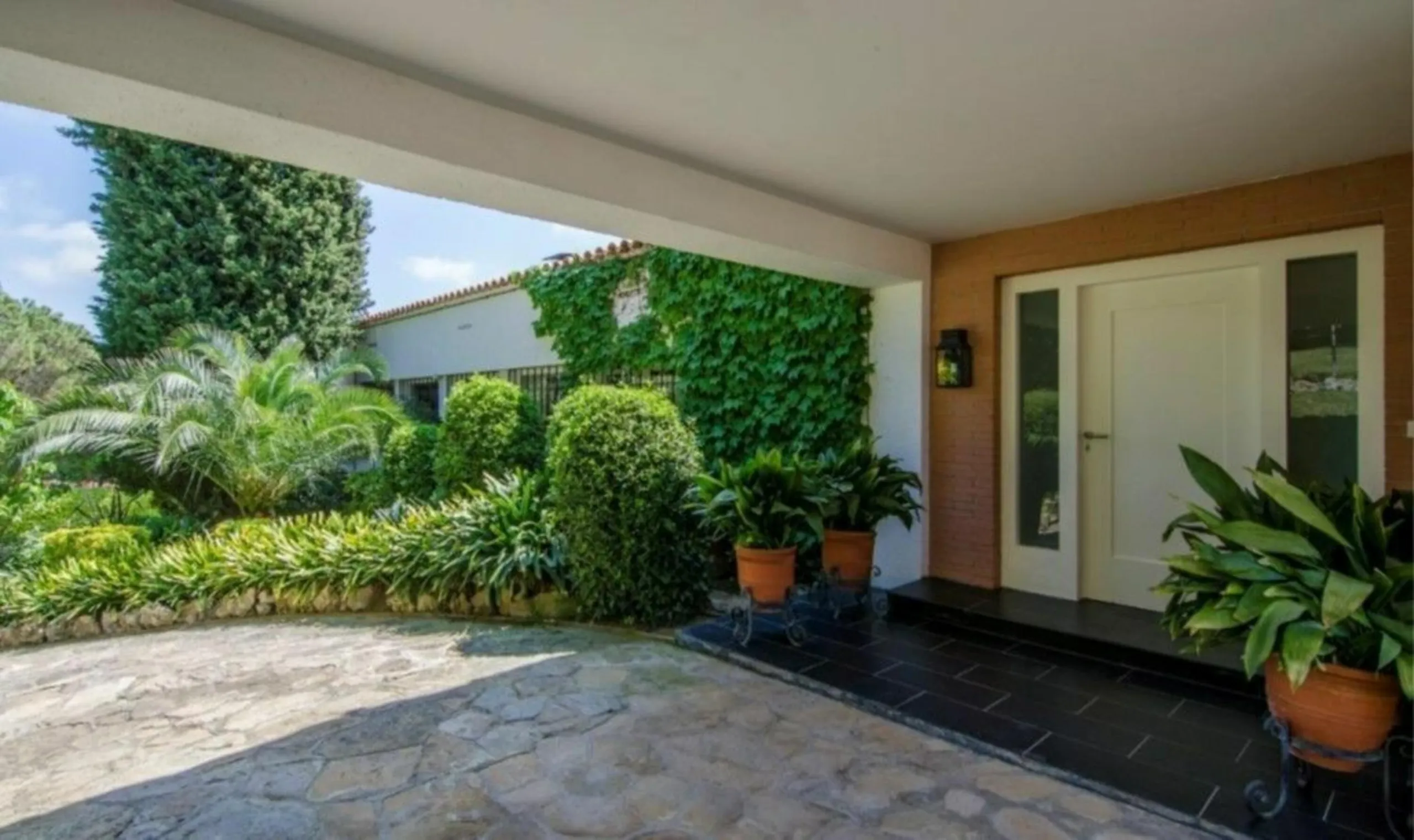 Exclusive Estate with Large Plot in Sant Andreu de Llavaneras, Barcelona