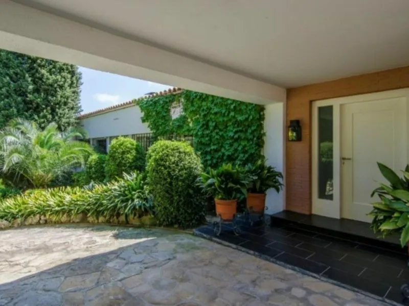 Exclusive Estate with Large Plot in Sant Andreu de Llavaneras, Barcelona