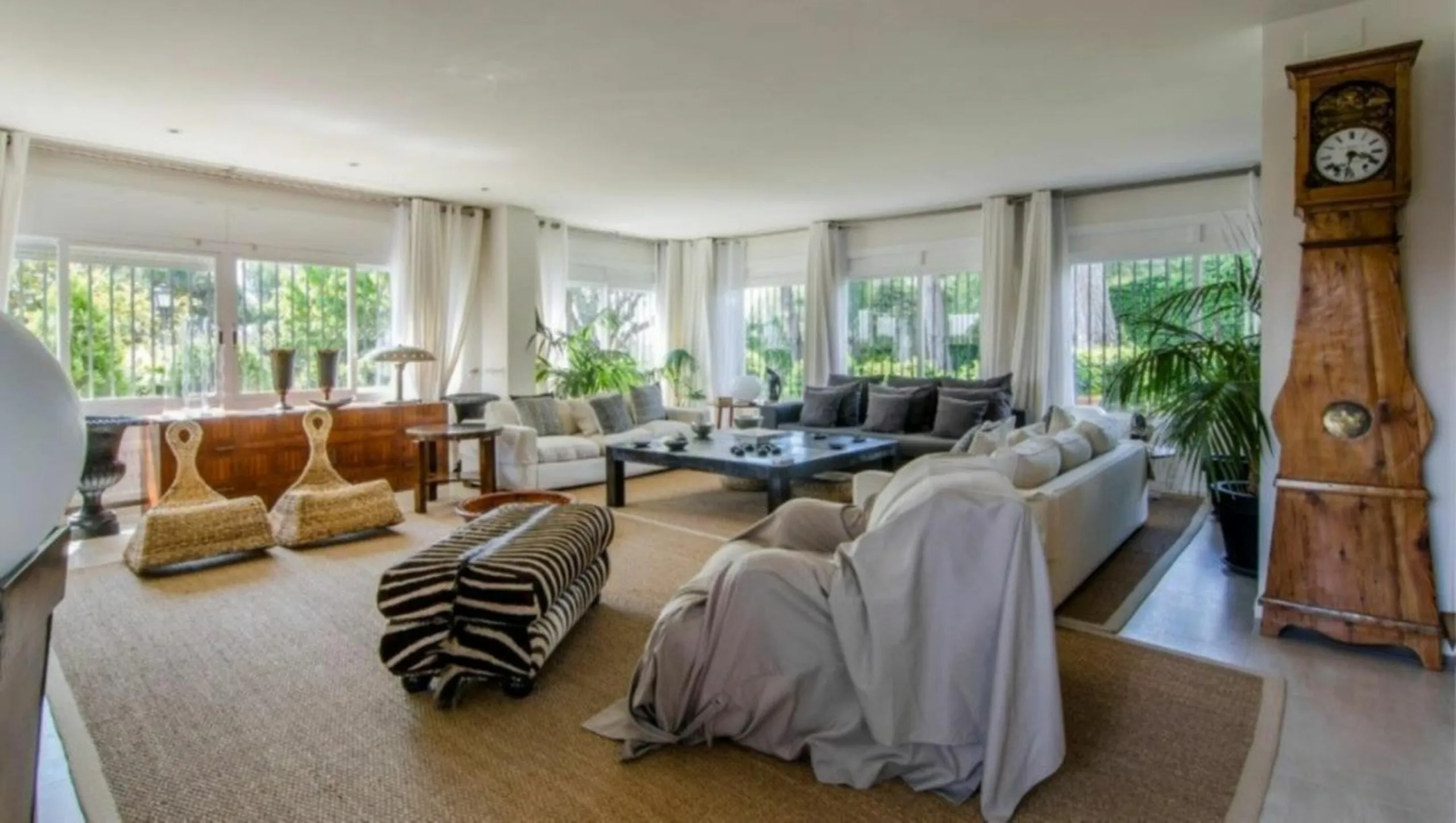 Exclusive Estate with Large Plot in Sant Andreu de Llavaneras, Barcelona