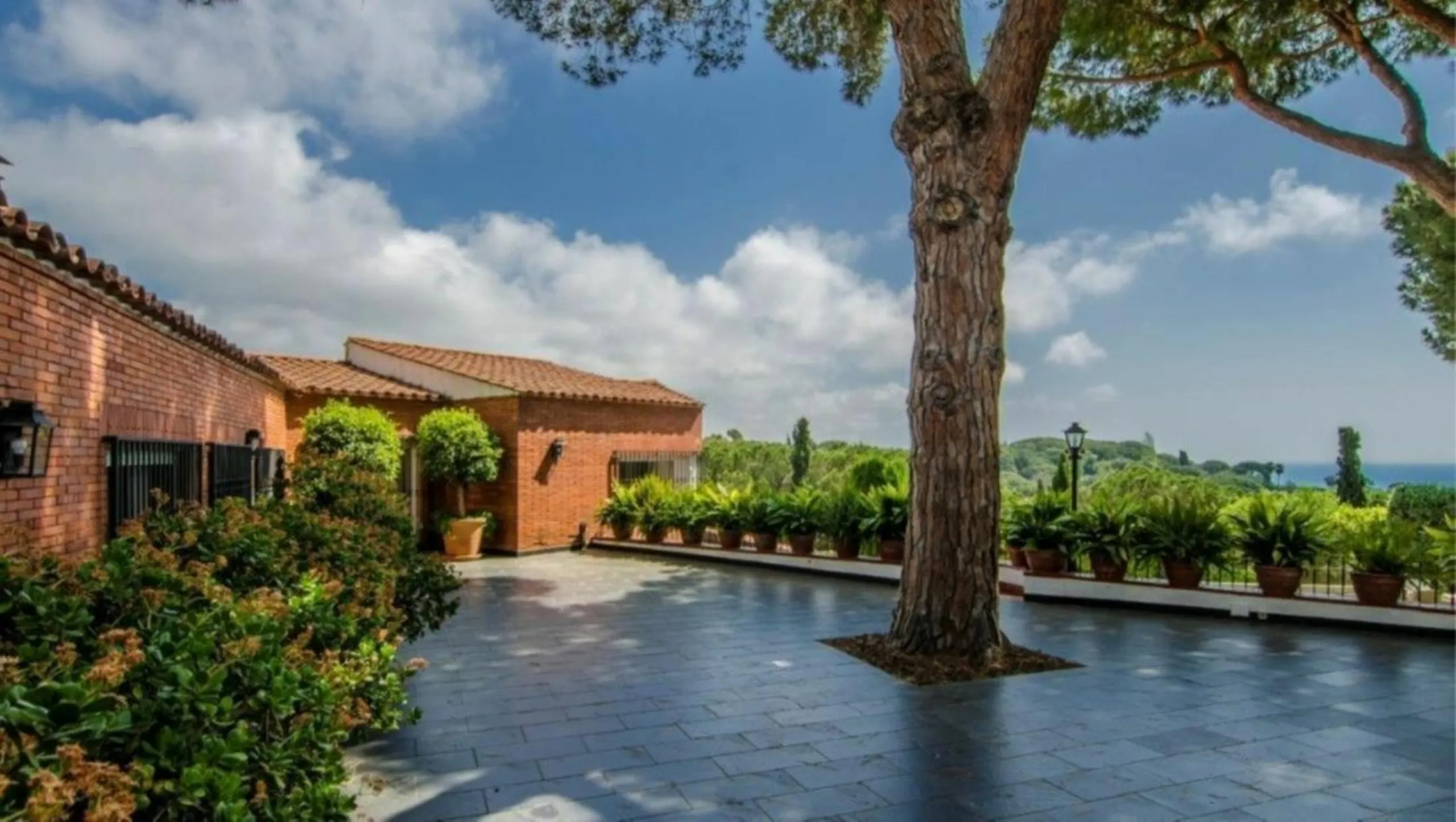 Exclusive Estate with Large Plot in Sant Andreu de Llavaneras, Barcelona