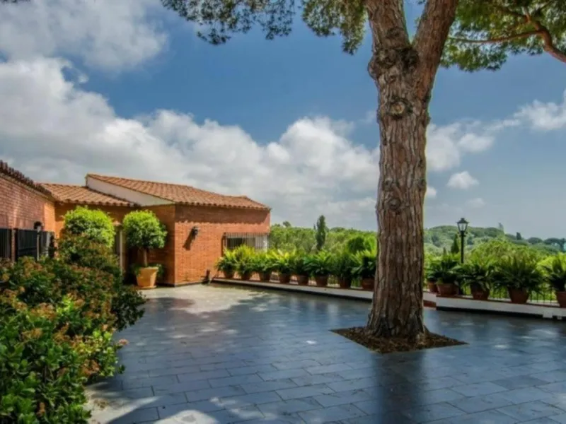 Exclusive Estate with Large Plot in Sant Andreu de Llavaneras, Barcelona