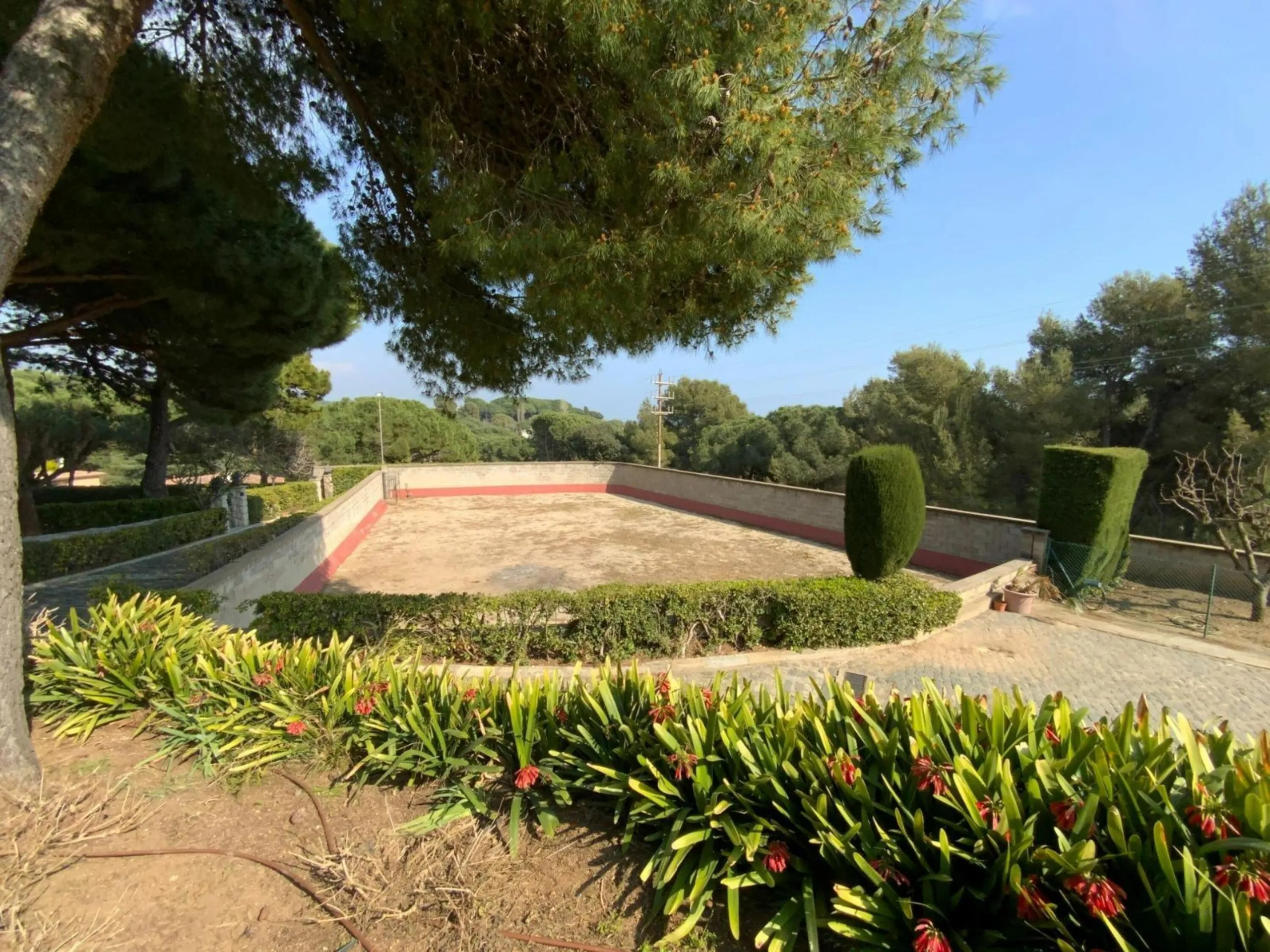 Exclusive Estate with Large Plot in Sant Andreu de Llavaneras, Barcelona
