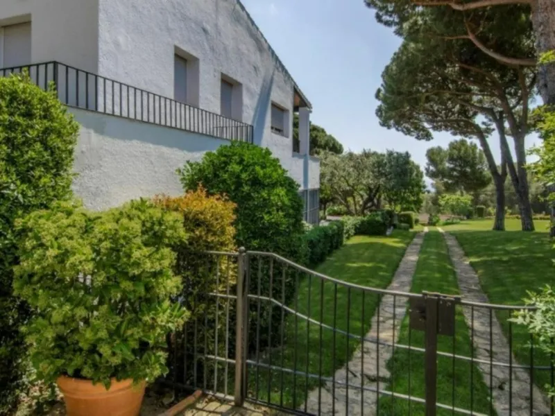 Exclusive Estate with Large Plot in Sant Andreu de Llavaneras, Barcelona