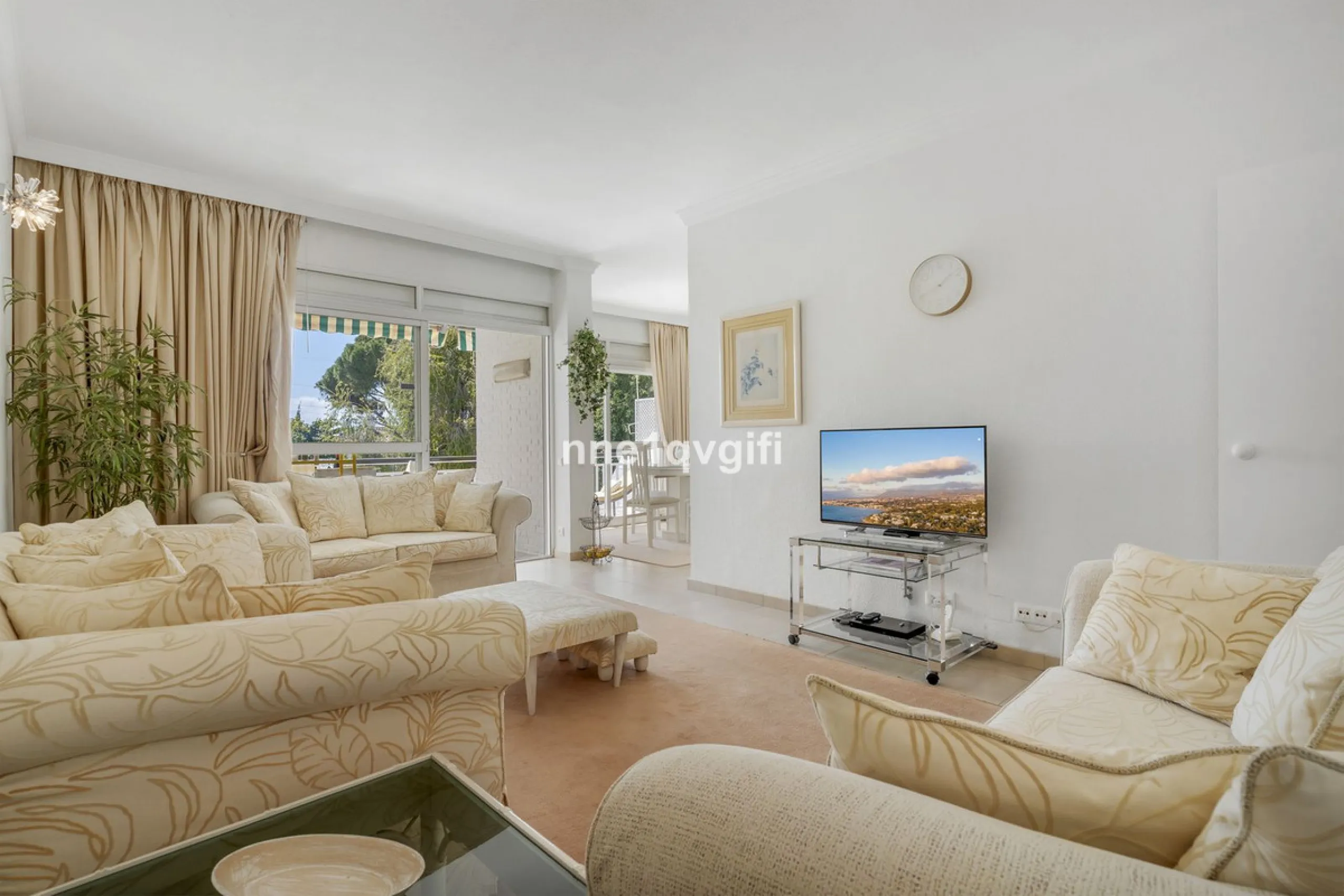 Apartment for sale in Nagüeles, Marbella – 2 bedrooms with pool