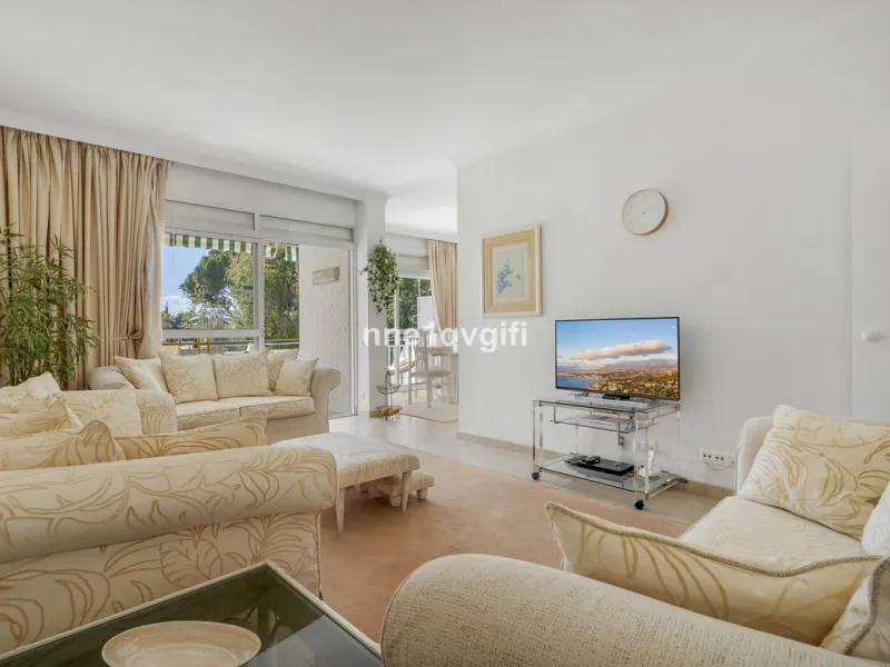 Apartment for sale in Nagüeles, Marbella – 2 bedrooms with pool