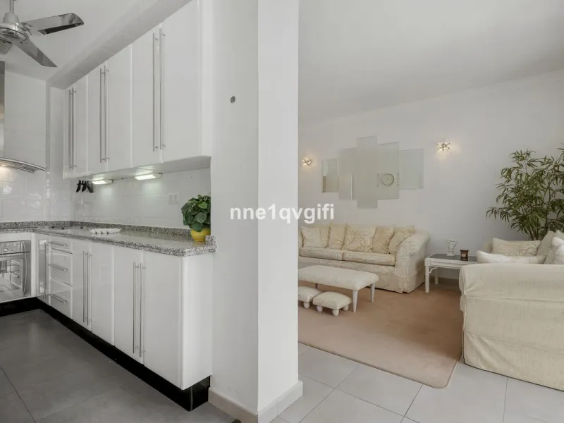 Apartment for sale in Nagüeles, Marbella – 2 bedrooms with pool