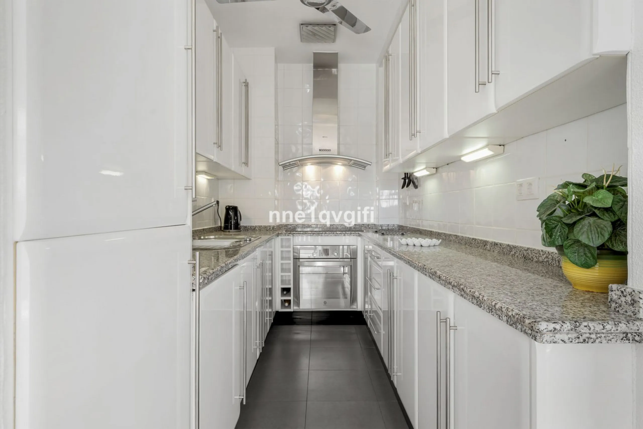 Apartment for sale in Nagüeles, Marbella – 2 bedrooms with pool