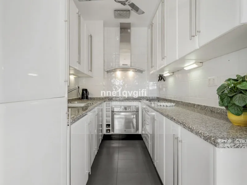 Apartment for sale in Nagüeles, Marbella – 2 bedrooms with pool