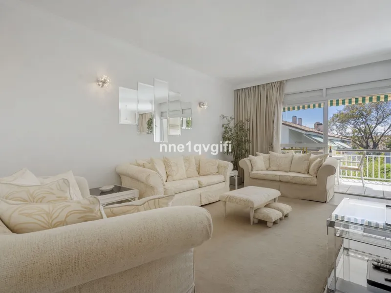 Apartment for sale in Nagüeles, Marbella – 2 bedrooms with pool