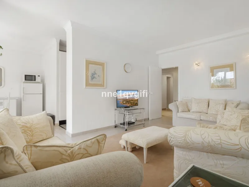 Apartment for sale in Nagüeles, Marbella – 2 bedrooms with pool