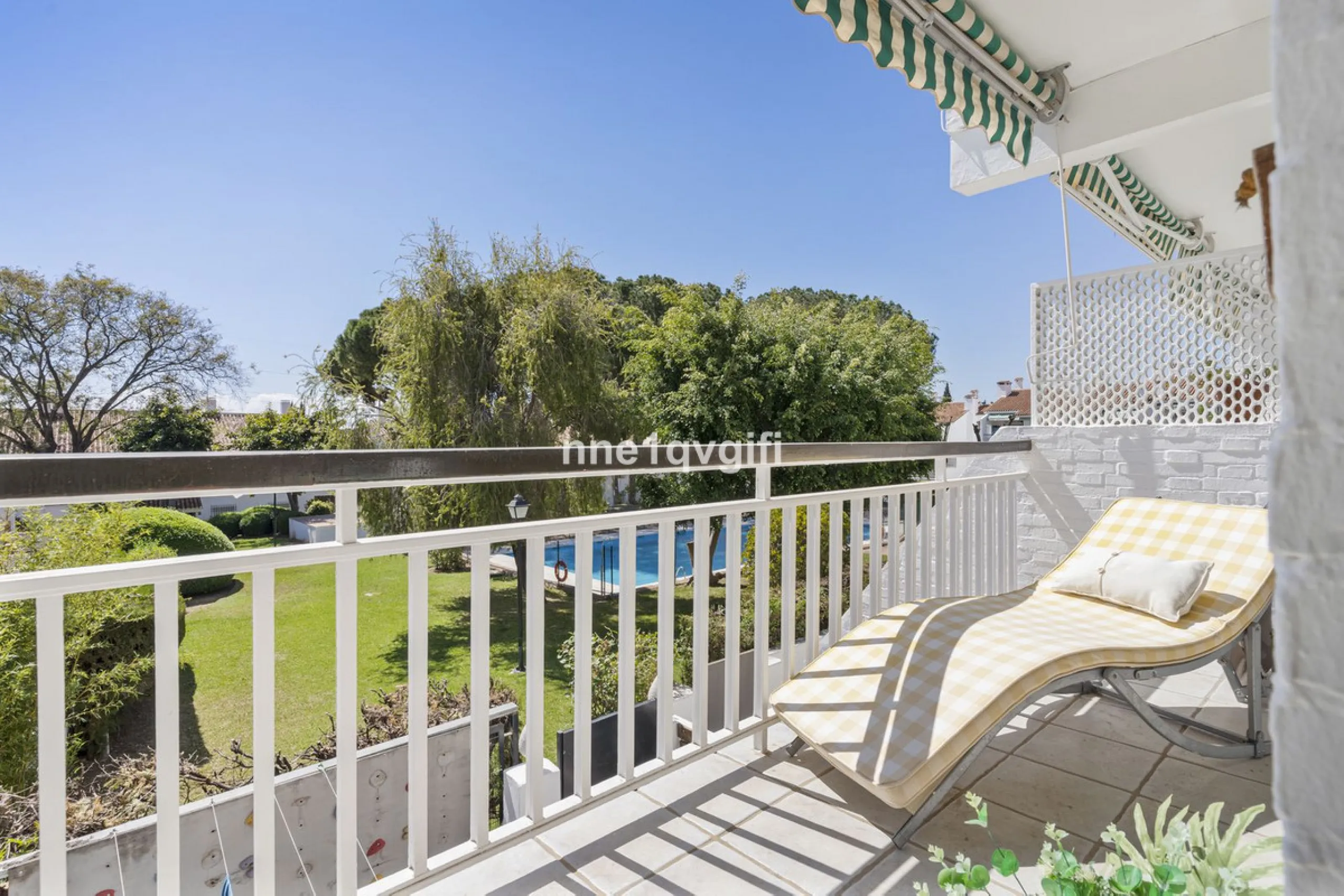 Apartment for sale in Nagüeles, Marbella – 2 bedrooms with pool