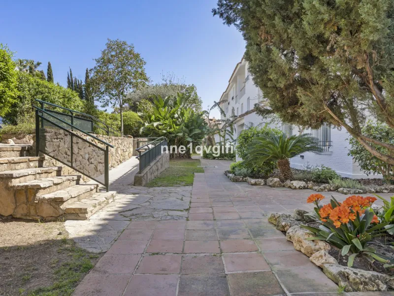 Apartment for sale in Nagüeles, Marbella – 2 bedrooms with pool