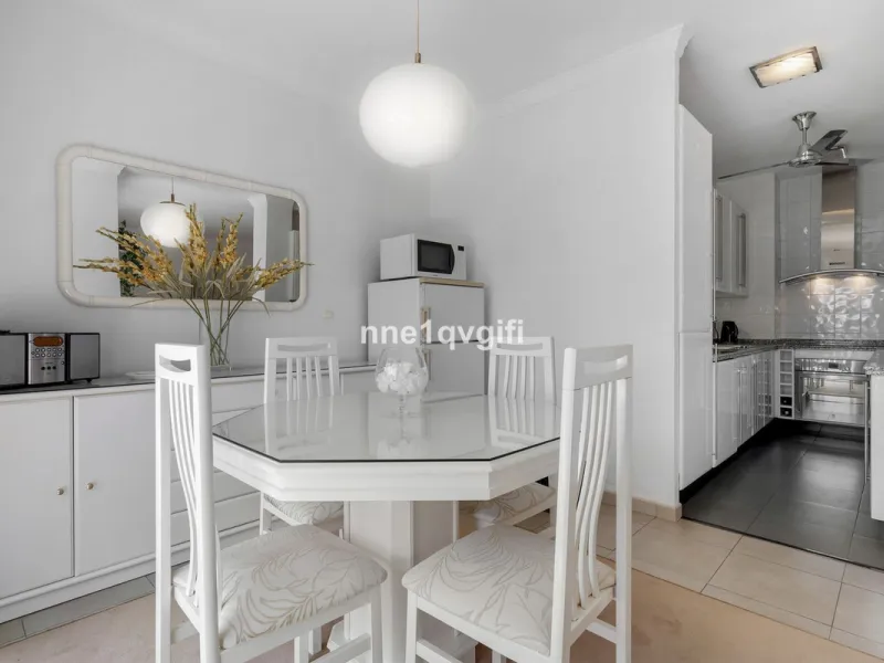 Apartment for sale in Nagüeles, Marbella – 2 bedrooms with pool