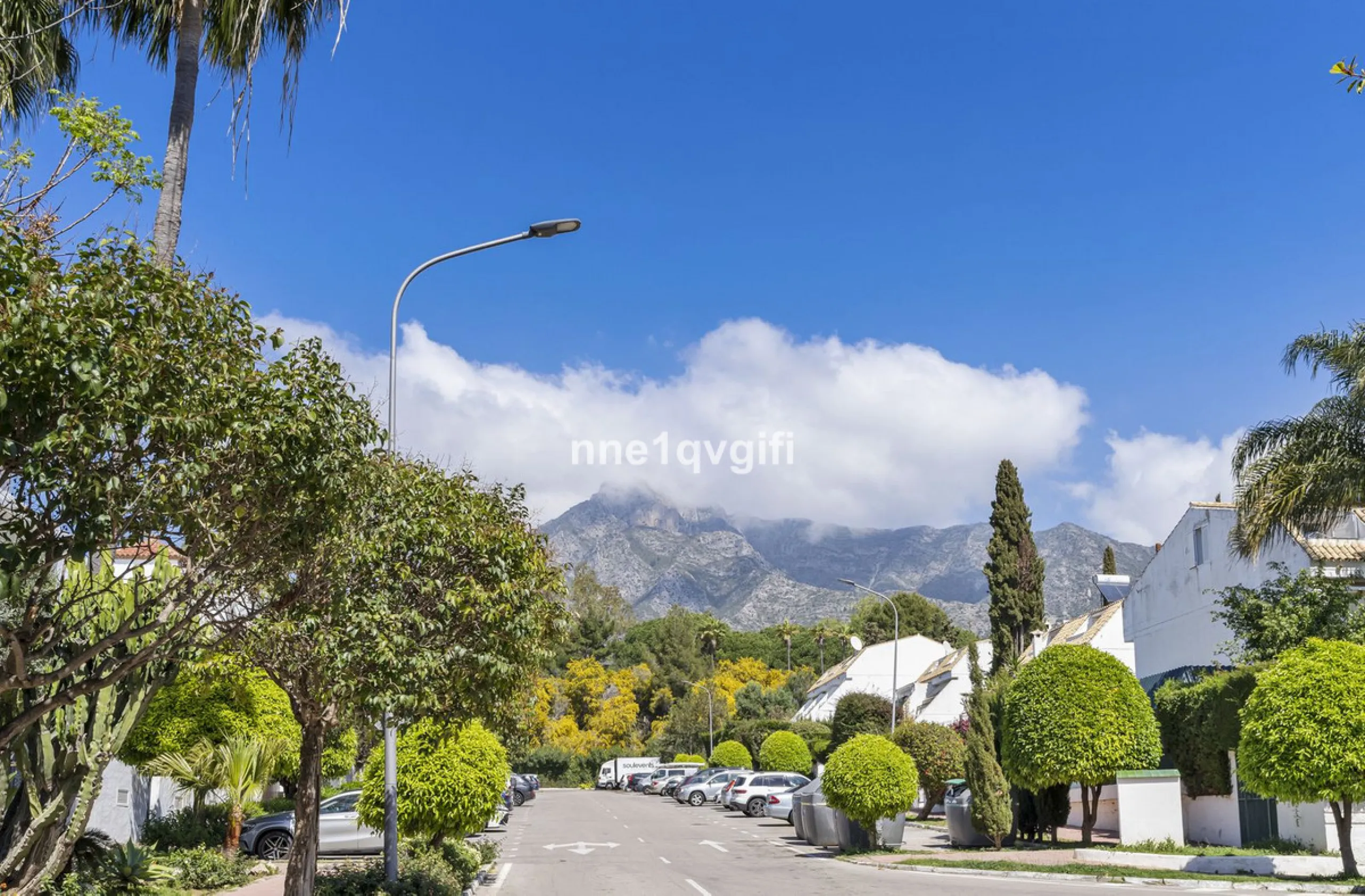 Apartment for sale in Nagüeles, Marbella – 2 bedrooms with pool