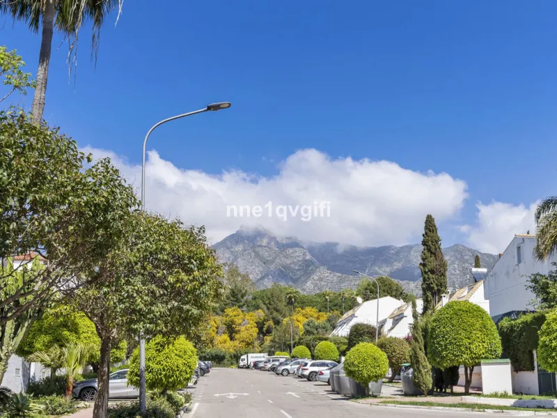 Apartment for sale in Nagüeles, Marbella – 2 bedrooms with pool