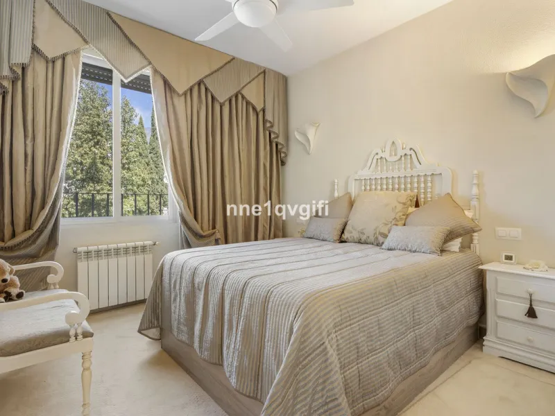 Apartment for sale in Nagüeles, Marbella – 2 bedrooms with pool