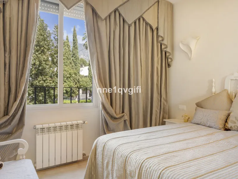 Apartment for sale in Nagüeles, Marbella – 2 bedrooms with pool