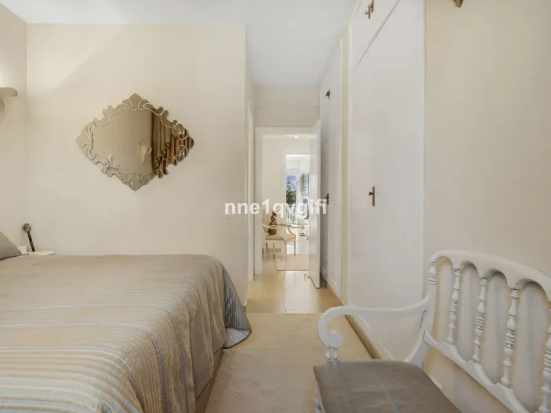 Apartment for sale in Nagüeles, Marbella – 2 bedrooms with pool