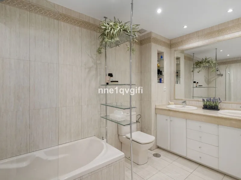 Apartment for sale in Nagüeles, Marbella – 2 bedrooms with pool