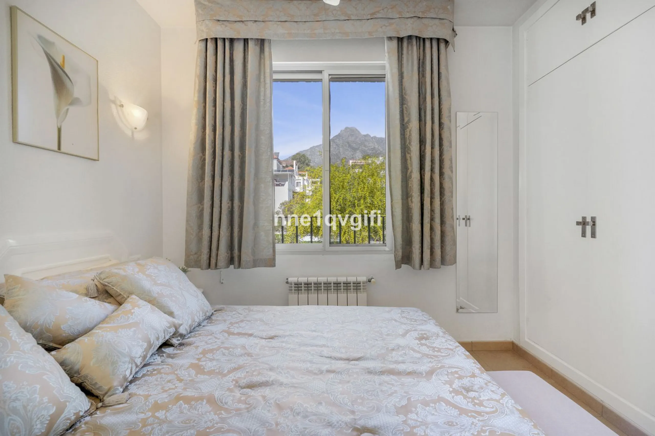 Apartment for sale in Nagüeles, Marbella – 2 bedrooms with pool