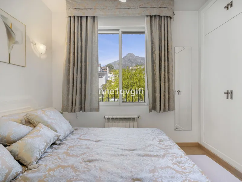 Apartment for sale in Nagüeles, Marbella – 2 bedrooms with pool