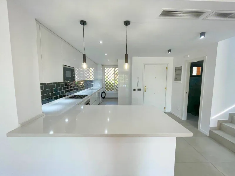 Beautiful, renovated Andalusian townhouse with 3 bedrooms for sale in Paraiso Bellevue, Benahavis