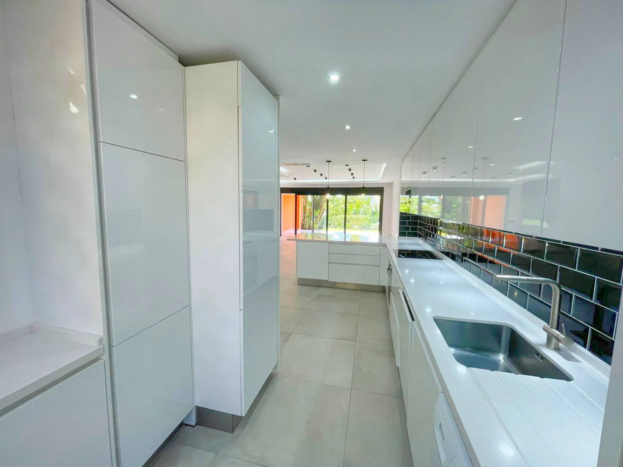 Beautiful, renovated Andalusian townhouse with 3 bedrooms for sale in Paraiso Bellevue, Benahavis