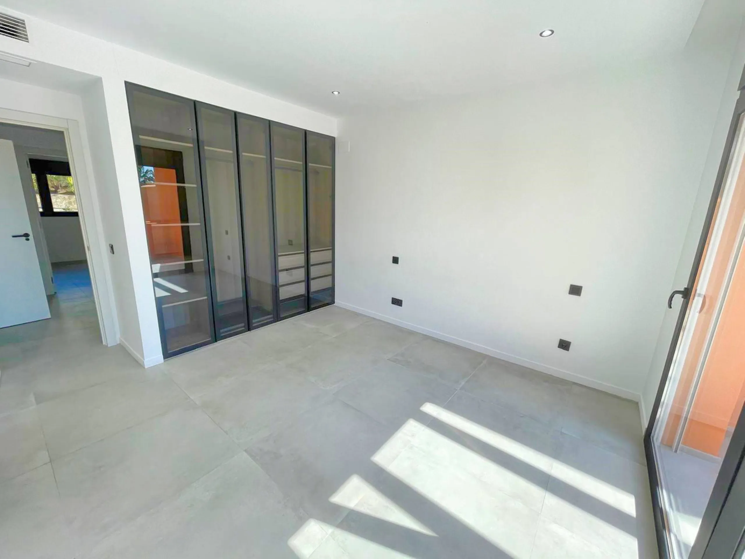 Beautiful, renovated Andalusian townhouse with 3 bedrooms for sale in Paraiso Bellevue, Benahavis
