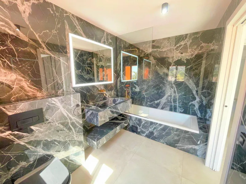 Beautiful, renovated Andalusian townhouse with 3 bedrooms for sale in Paraiso Bellevue, Benahavis