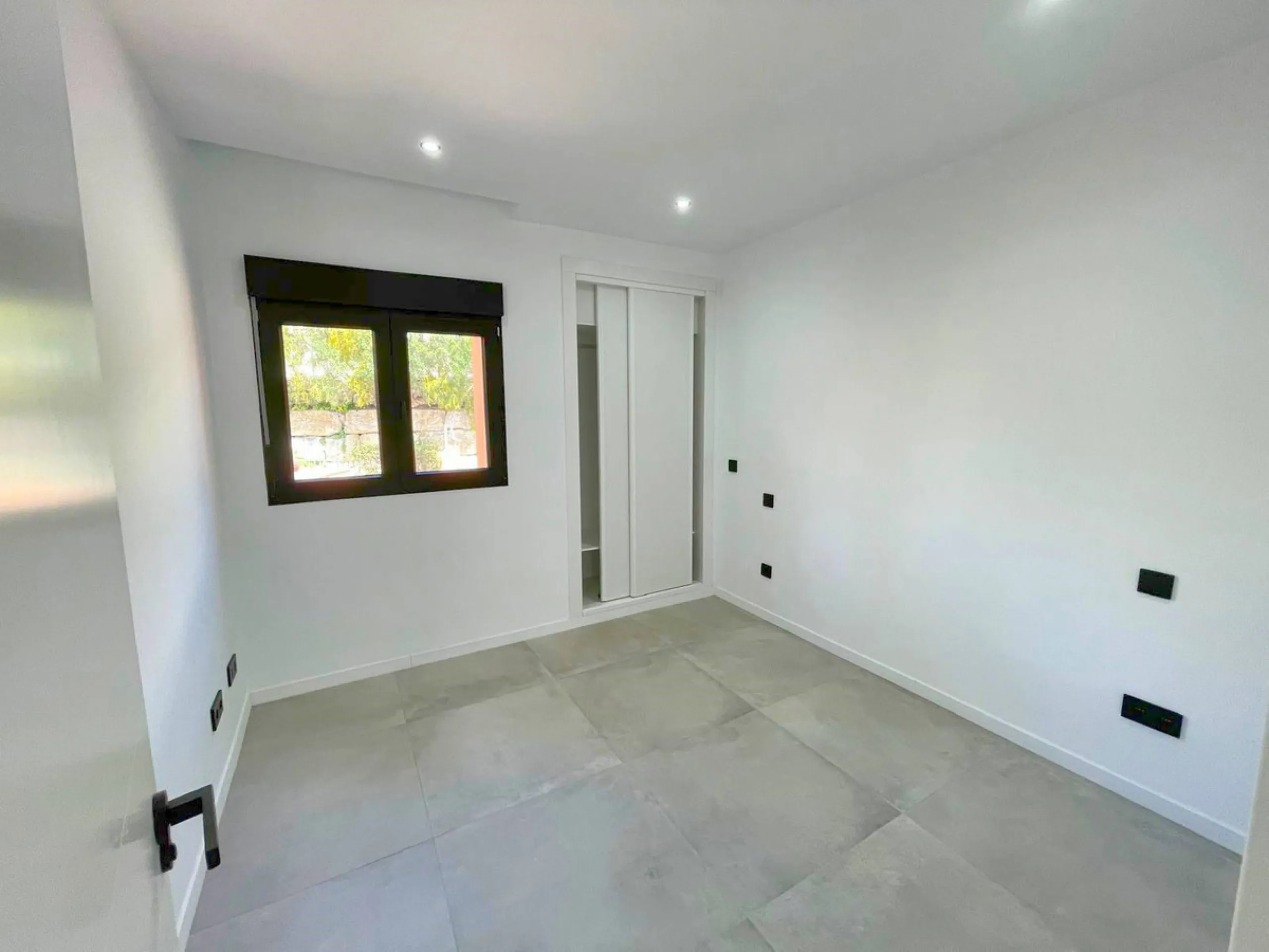Beautiful, renovated Andalusian townhouse with 3 bedrooms for sale in Paraiso Bellevue, Benahavis