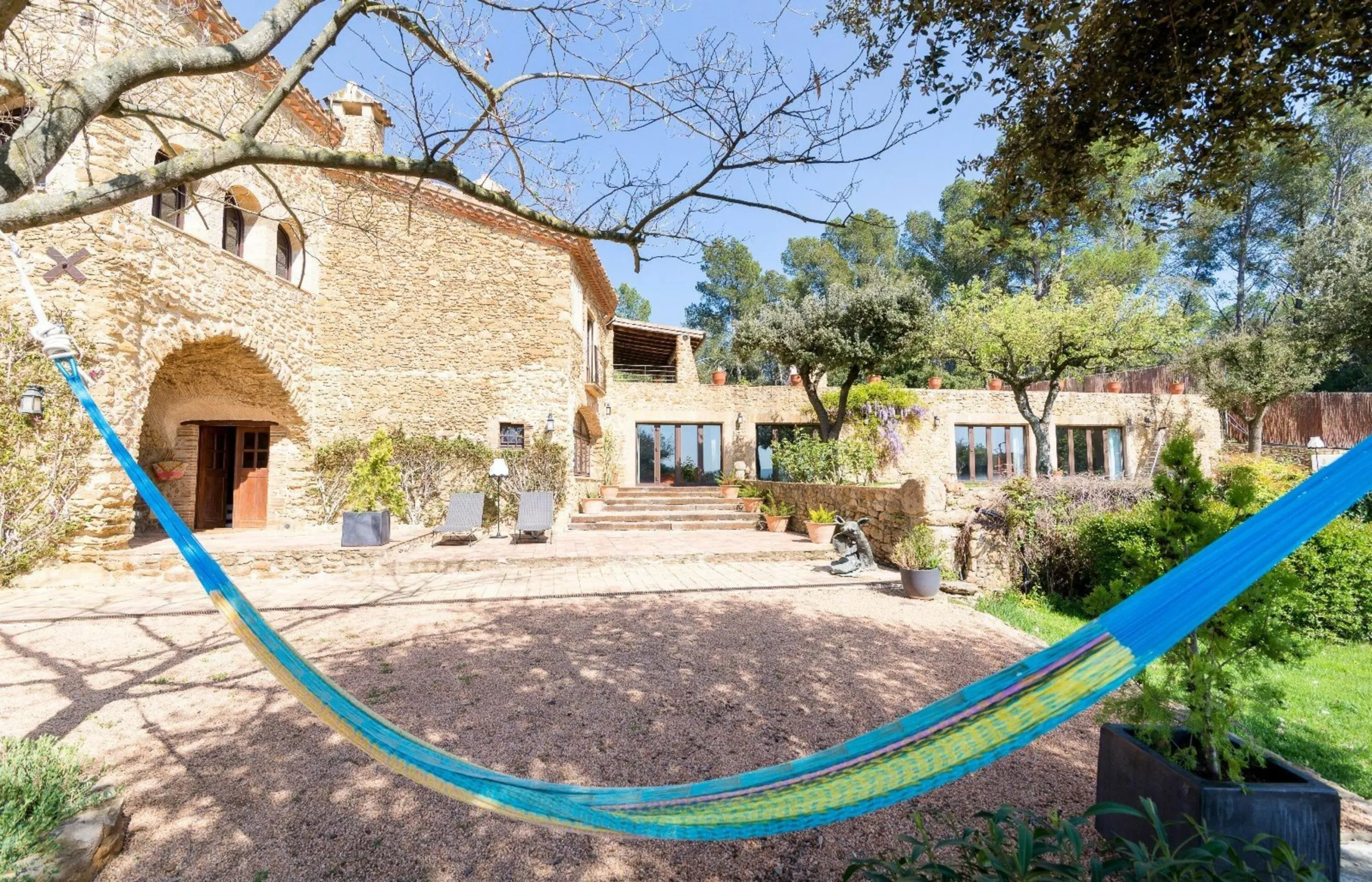 Magnífica mansión de piedra antigua en venta en la pintoresca zona montañosa de Vulpellac, Girona