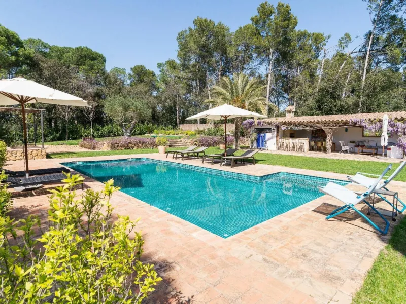 Magnífica mansión de piedra antigua en venta en la pintoresca zona montañosa de Vulpellac, Girona