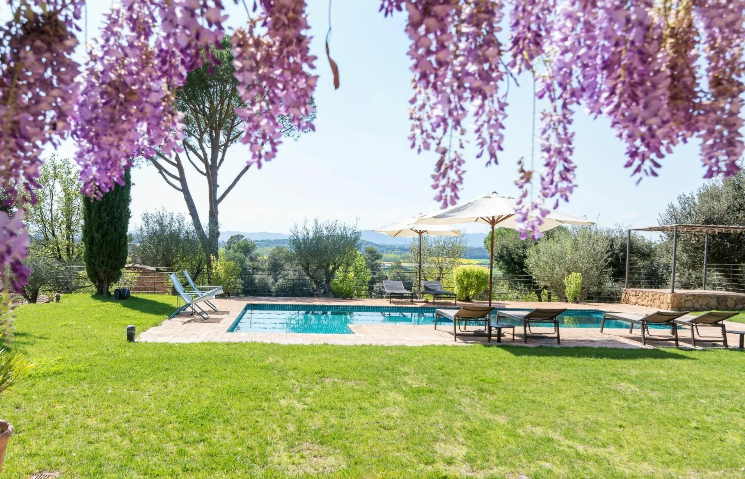 Magnífica mansión de piedra antigua en venta en la pintoresca zona montañosa de Vulpellac, Girona