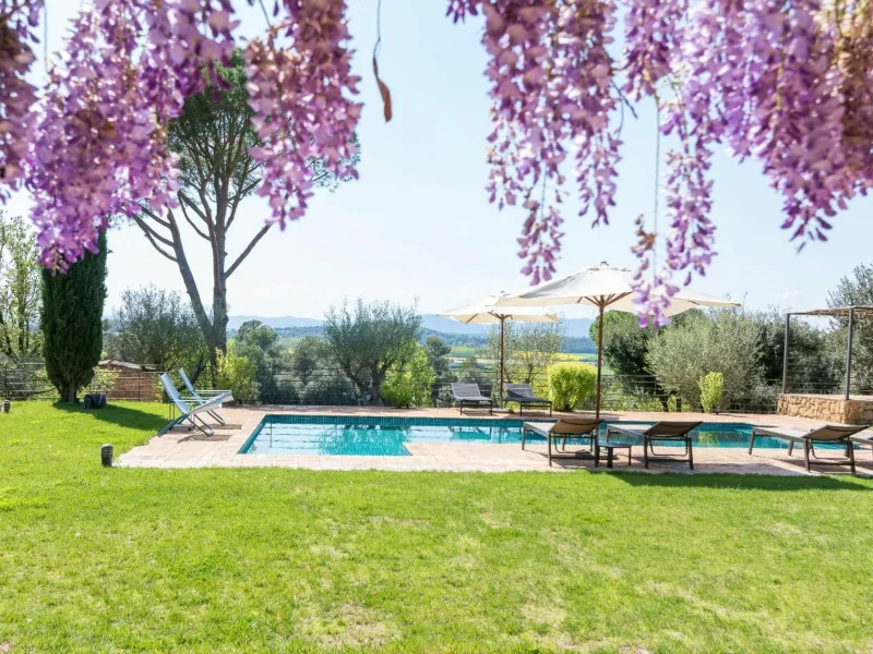 Magnífica mansión de piedra antigua en venta en la pintoresca zona montañosa de Vulpellac, Girona
