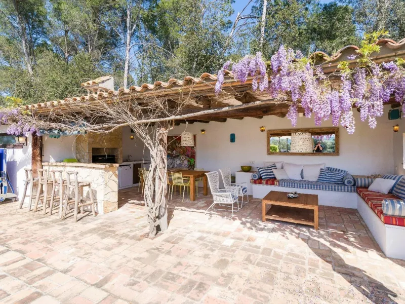 Magnífica mansión de piedra antigua en venta en la pintoresca zona montañosa de Vulpellac, Girona