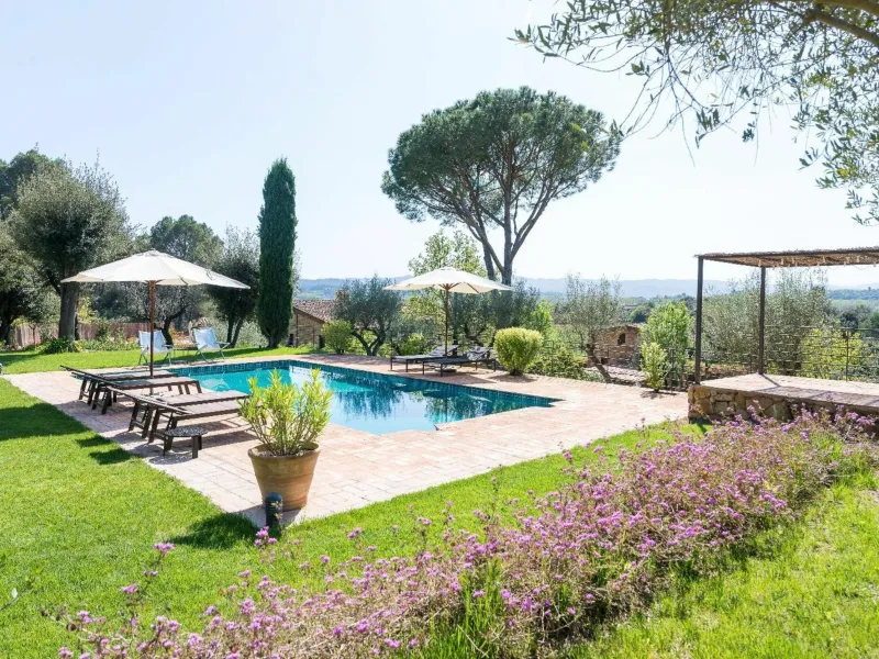 Magnífica mansión de piedra antigua en venta en la pintoresca zona montañosa de Vulpellac, Girona
