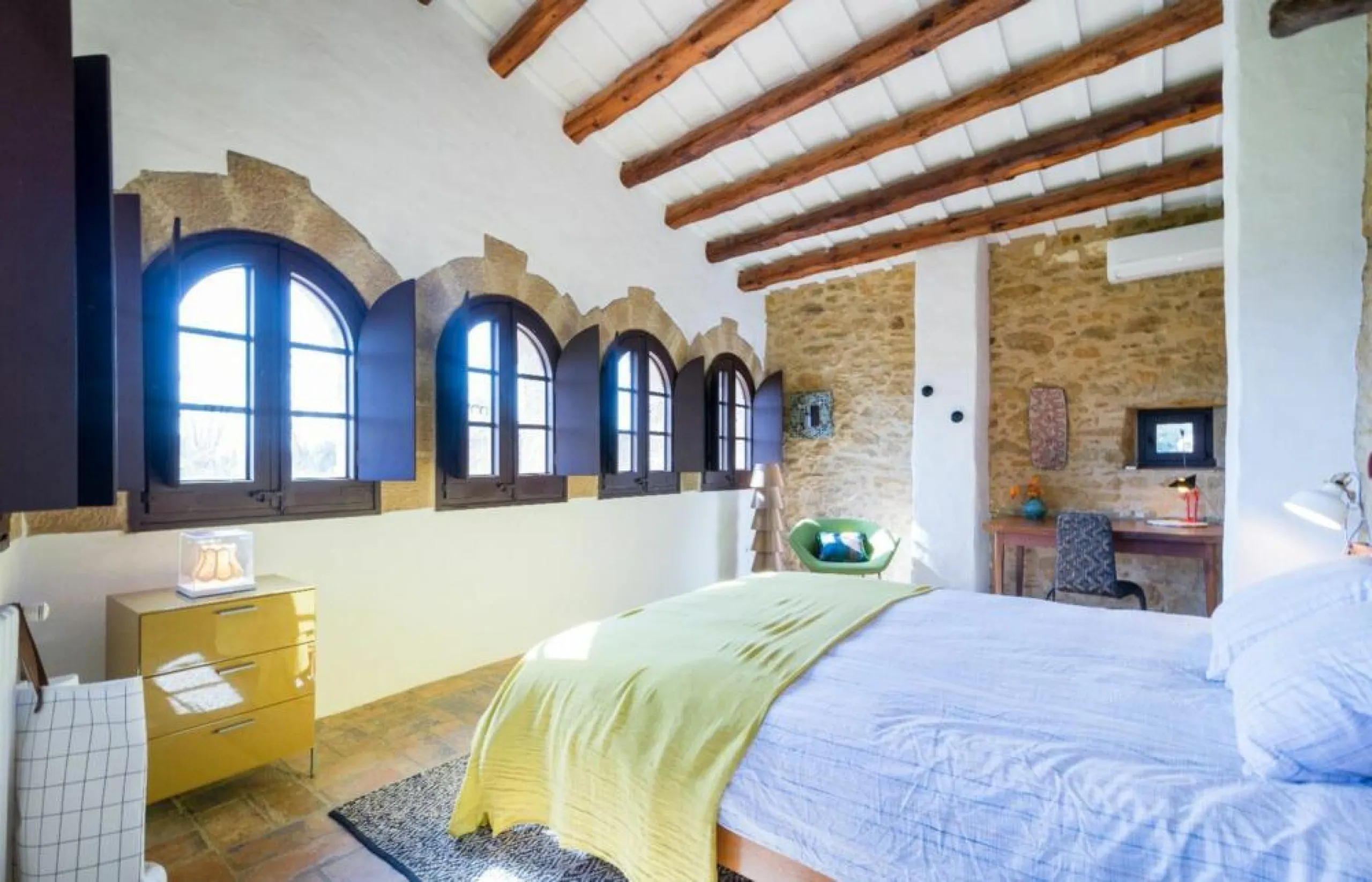 Magnífica mansión de piedra antigua en venta en la pintoresca zona montañosa de Vulpellac, Girona