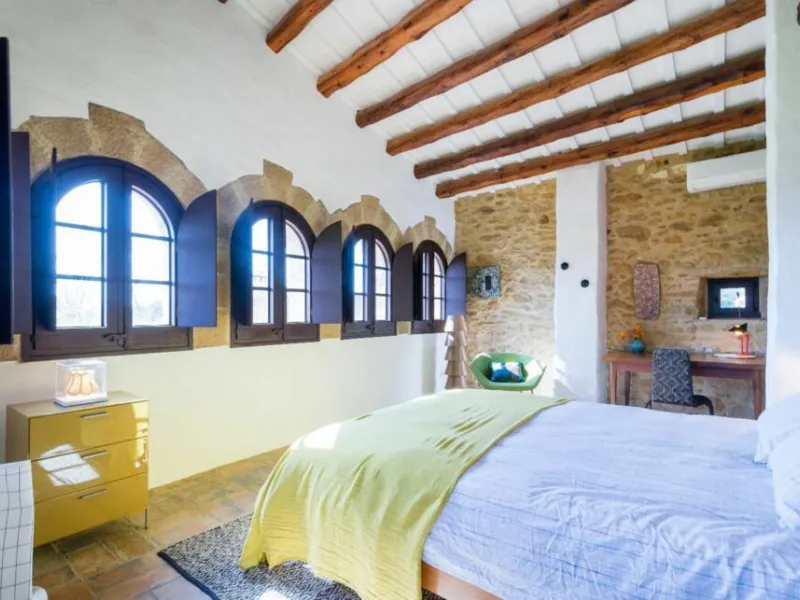 Magnífica mansión de piedra antigua en venta en la pintoresca zona montañosa de Vulpellac, Girona