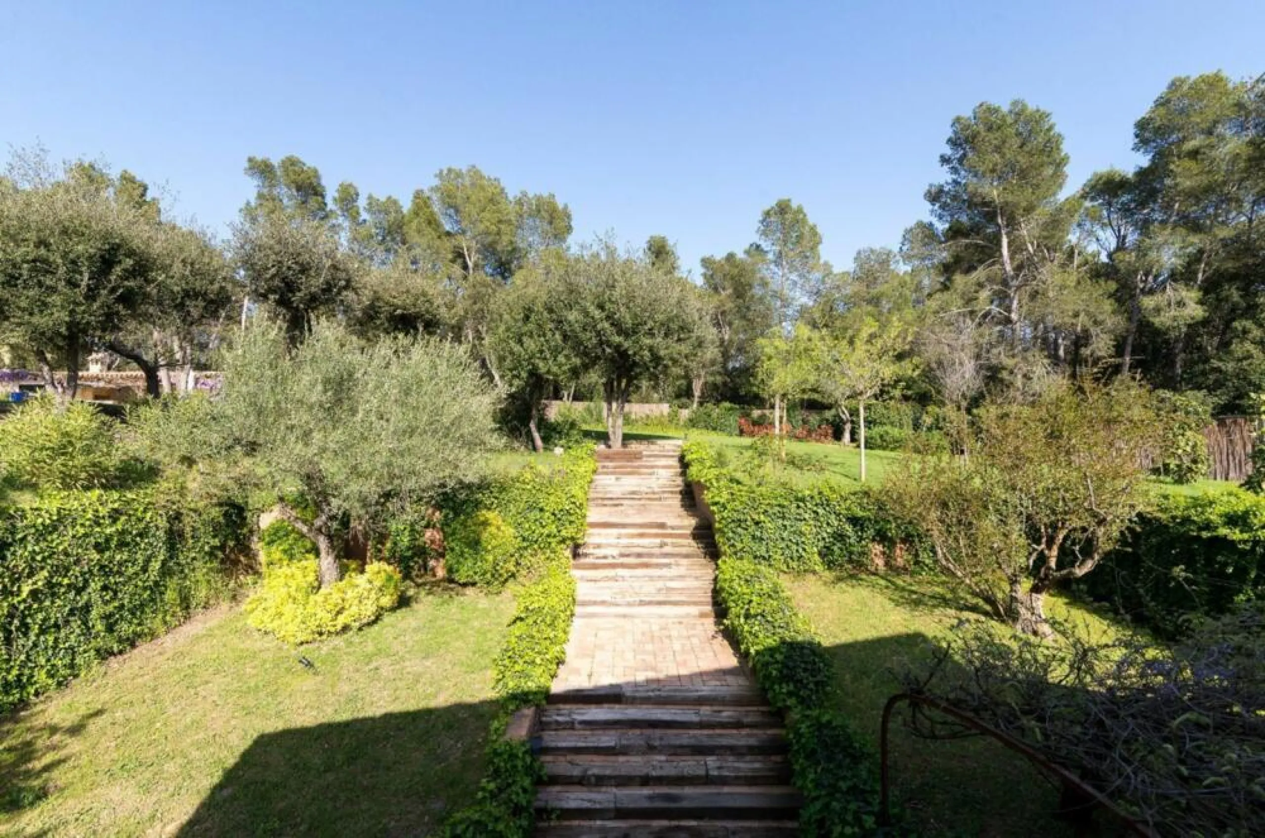 Magnífica mansión de piedra antigua en venta en la pintoresca zona montañosa de Vulpellac, Girona
