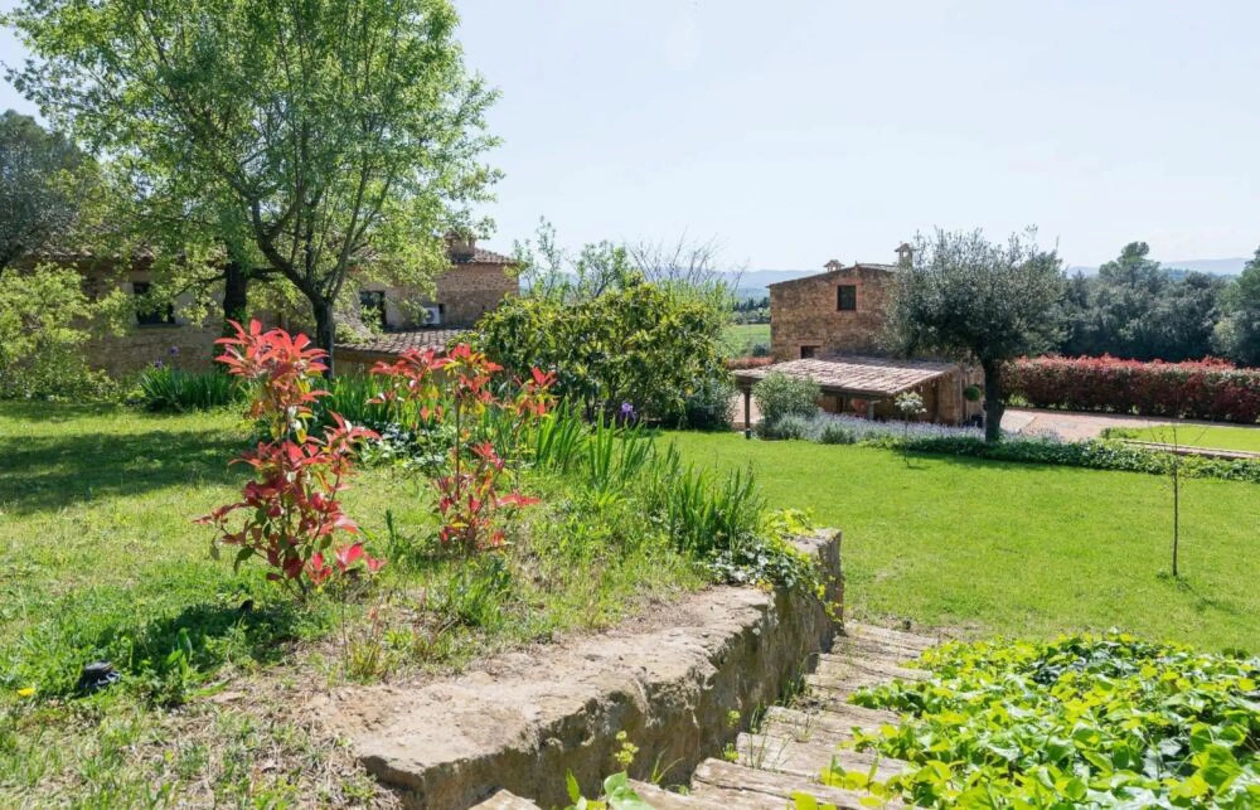 Magnífica mansión de piedra antigua en venta en la pintoresca zona montañosa de Vulpellac, Girona
