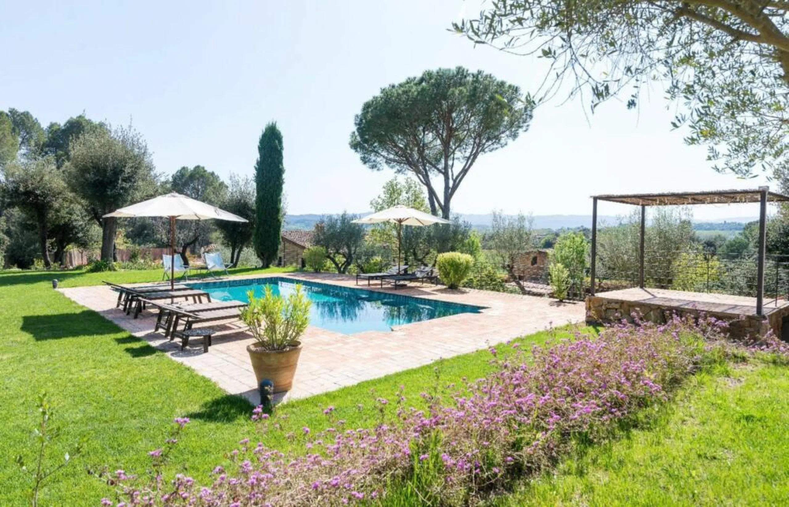 Magnífica mansión de piedra antigua en venta en la pintoresca zona montañosa de Vulpellac, Girona