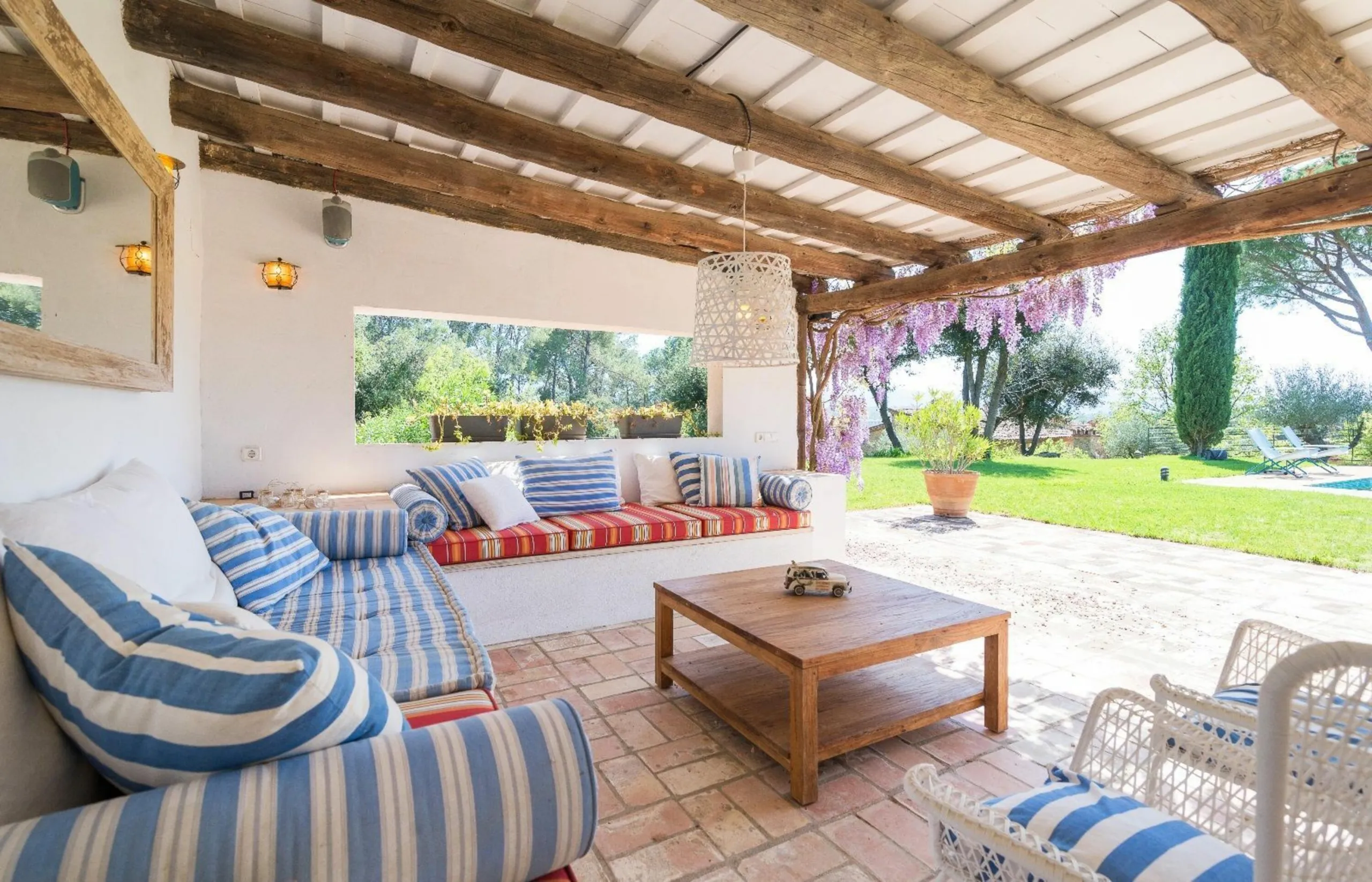 Magnífica mansión de piedra antigua en venta en la pintoresca zona montañosa de Vulpellac, Girona