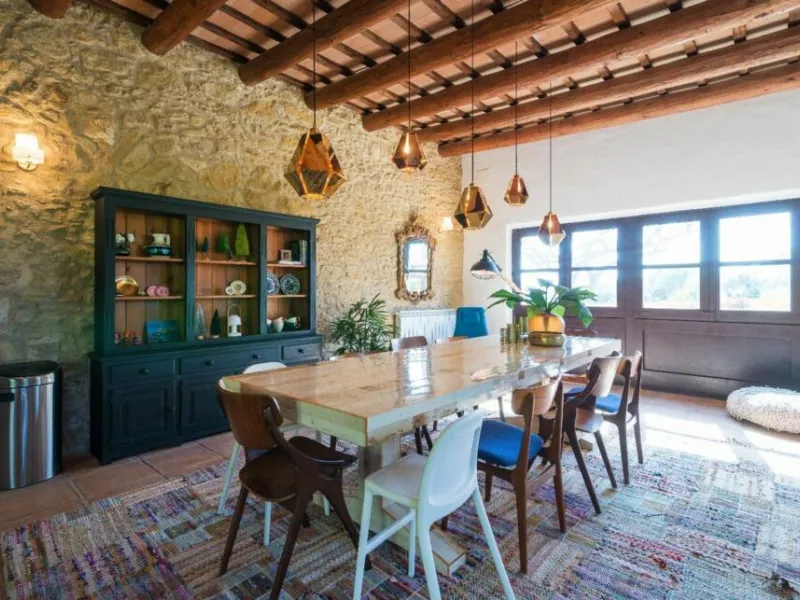 Magnífica mansión de piedra antigua en venta en la pintoresca zona montañosa de Vulpellac, Girona